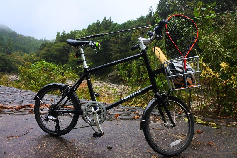 自然との一体感を味わえる春のテンカラ釣り、自転車ライドとの組み合わせが最高