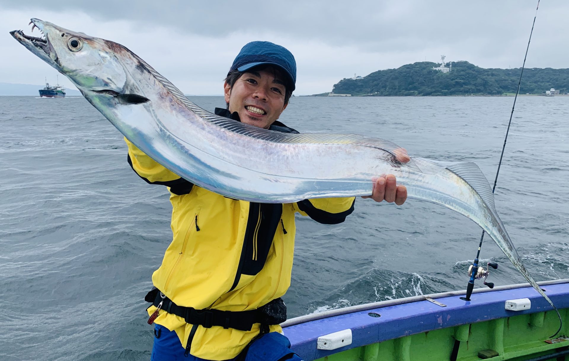 夏の東京湾で挑む！大型タチウオ釣りの魅力と釣果レポート